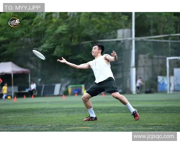 成都飞盘队边路渗透战术解析与实战应用探讨 成都飞盘队边路渗透战术解析与实战应用探讨